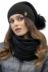 Vivisence Bonnet Pour Femme Et Cache Cou L'Automne et L'Hiver Avec Pompon Tricoté En Acrylique Ensemble Élégant Écologique Idéal Avec Patch En Cuir Taille Universelle 70105Kmpl, noir