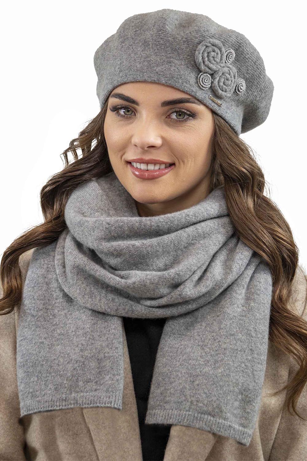 Vivisence Damen Baskenmütze Schal Set Wolle Applikation Lang Warm 7037kmpl, hellgrau