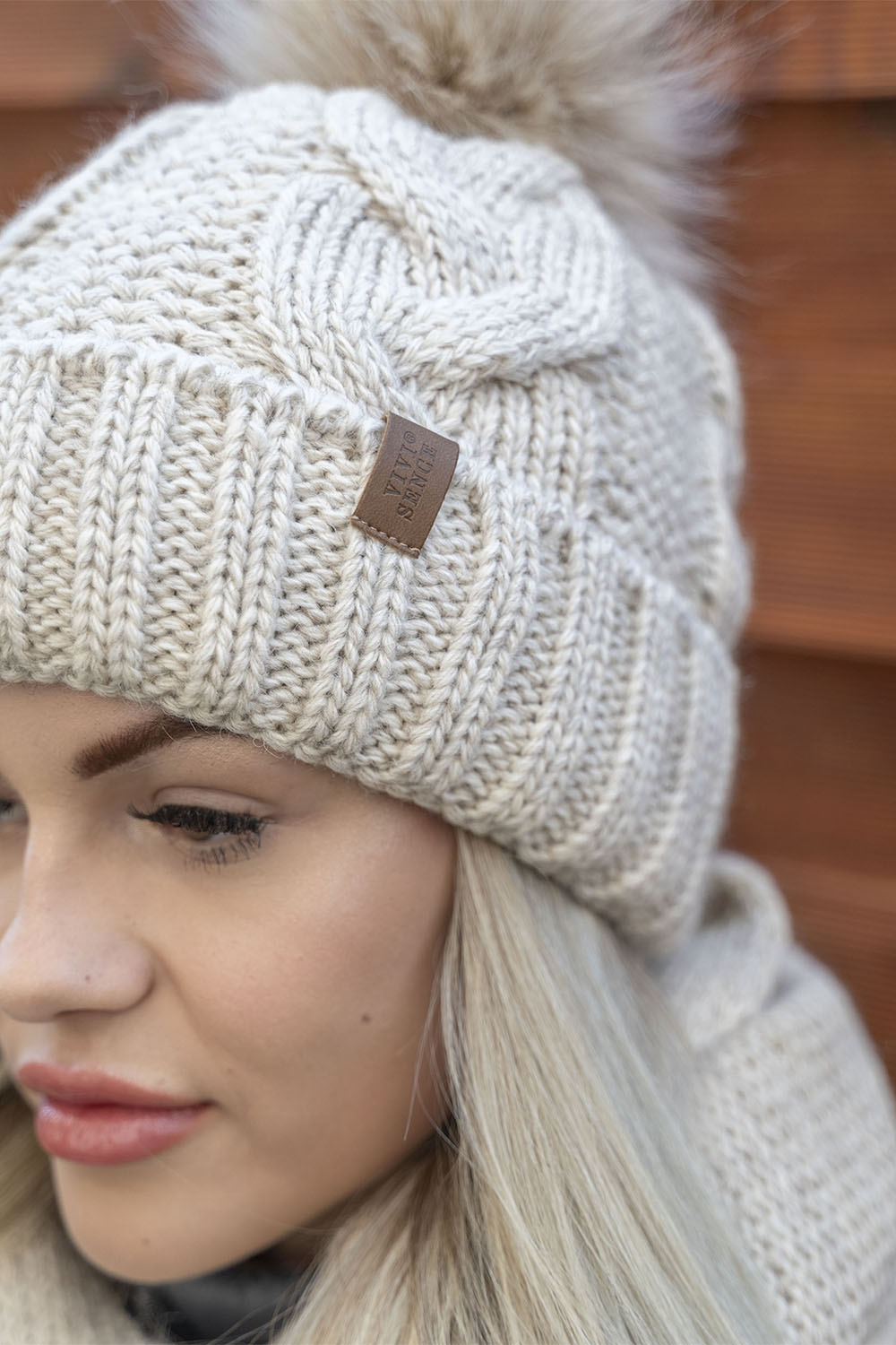 Vivisence Damen Bommelmütze Und Loop-Schal Mit Bommel Ideal Für Wintertage 7014, hellbeige
