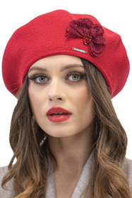 Vivisence Elegantes Damen Winter Set Aus Baskenmütze Mit Blumenapplikation Und Langer Schal Aus Warmem Garn Perfekte Für Kalte Wintertage Ideal Für Elegante Und Sportliche Outfits, rot