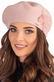 Vivisence Elegantes Damen Winter Set Aus Baskenmütze Mit Blumenapplikation Und Langer Schal Aus Warmem Garn Perfekte Für Kalte Wintertage Ideal Für Elegante Und Sportliche Outfits, rosa