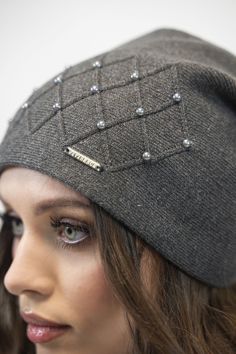 Vivisence WinterSet Für Damen Mit Mütze Und Schal Aus Warmem Garn Mit Wollzusatz Perfekt Für Kalte Wintertage Mit Dekorativen Perlen, dunkelgrau