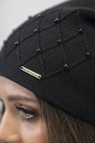 Vivisence WinterSet Für Damen Mit Mütze Und Schal Aus Warmem Garn Mit Wollzusatz Perfekt Für Kalte Wintertage Mit Dekorativen Perlen, Schwarz
