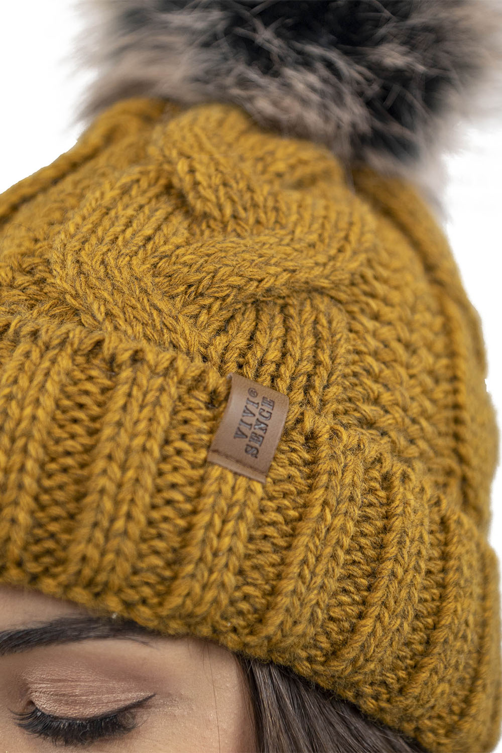 Vivisence Bonnet Femme Et Écharpe Pour L'automne et L'hiver À Pompon Cache-cou Ensemble Classique En Fils Chauds Avec Doublure En Polaire Parfait Pour Les Journées Froides 7014, jaune foncé