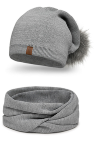 Vivisence Modisches Damen-Set aus Mütze Mit Umweltfreundlichem Pompon und Doppelt Gefaltetem Strickstoff Sowie Passendem Loop-Schal Ideal für Kalte Wintertage, Schwarz