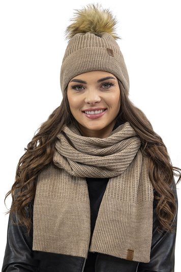 Vivisence Elegant Women’s Winter Set Classic Style Hat with Pom-Pom and Matching Scarf Warm and Static-Free Fabric Perfect for Both Elegant and Sporty Outfits Great Gift Idea, Beige