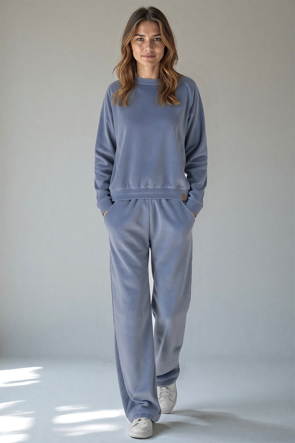 Vivisence Damen Trainingsanzug Set Zweiteiler Aus Velours Mit Sweatshirt Und Hose Lockerer Schnitt Rundhals Seitentaschen Elastischer Bund, Blau