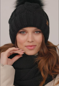 Vivisence Damen Bommelmütze Und Loop-Schal Mit Bommel Ideal Für Wintertage 7014, schwarz