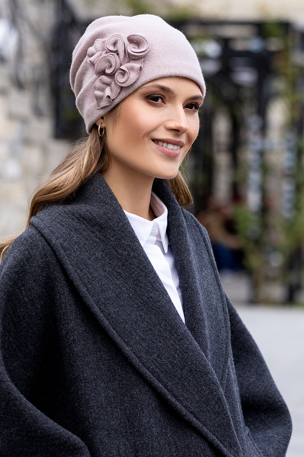 Vivisence Bonnet Femme Élégant En Laine Vierge Brodé Main Pour L’Hiver 7076, rose clair