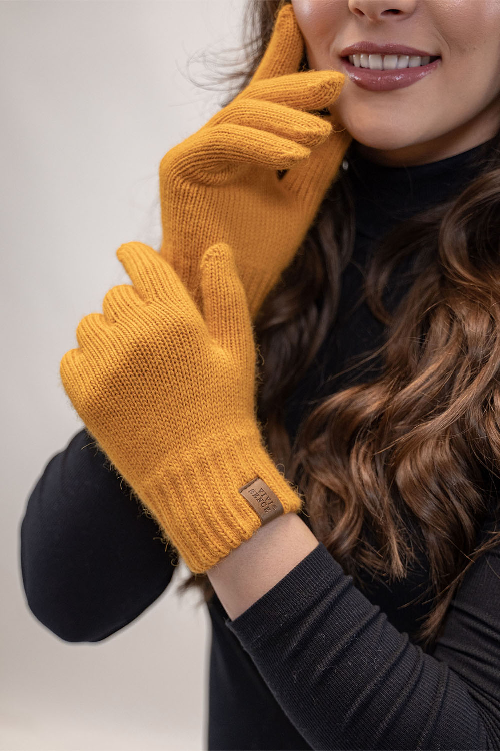 Vivisence Damen Winter Set Bommelmütze Loop Schal Handschuhe Warm Elegant, honig