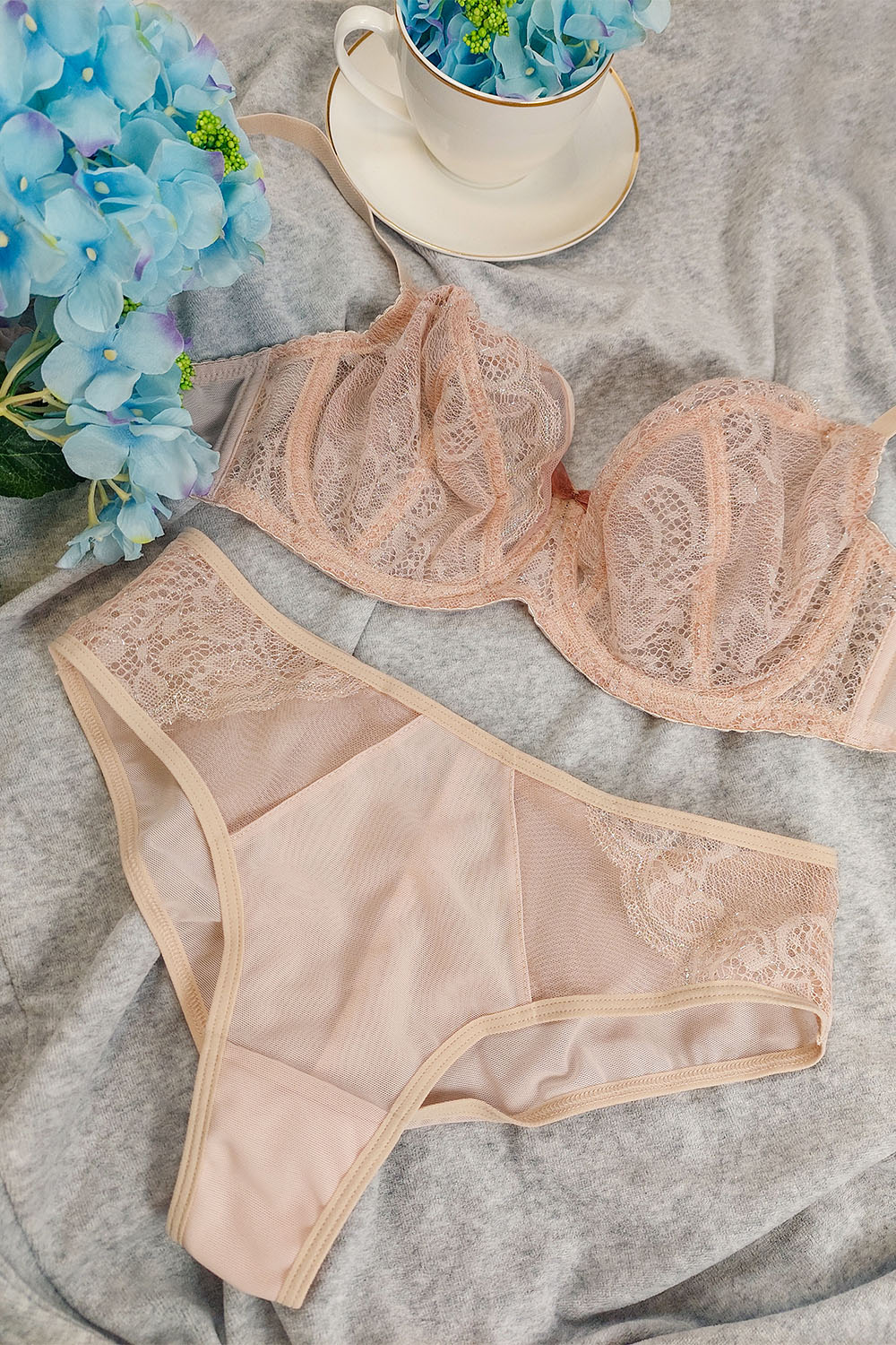 Vivisence Cullote Slip Classique Taille Haute En Microfibre Et Dentelle Confortable Élégant Avec Inserts Délicats Parfait Pour Un Ensemble Et Raffiné 1004W, beige