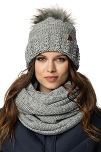 Vivisence Bonnet Et Cache Cou Pour Femme L'Automne et L'Hiver Avec Pompon En Fourrure Écologique Et Doublure En Polaire Ensemble Chaud Et Confortable Idéal Pour Les Activités Extérieures Pendant Les F, gris clair