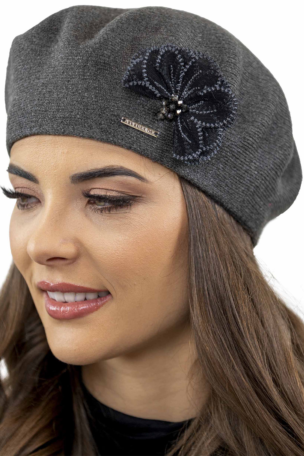 Vivisence Damen Baskenmütze Garn mit Blumenapplikation Ideal für Wintertage 7036, dunkelgrau