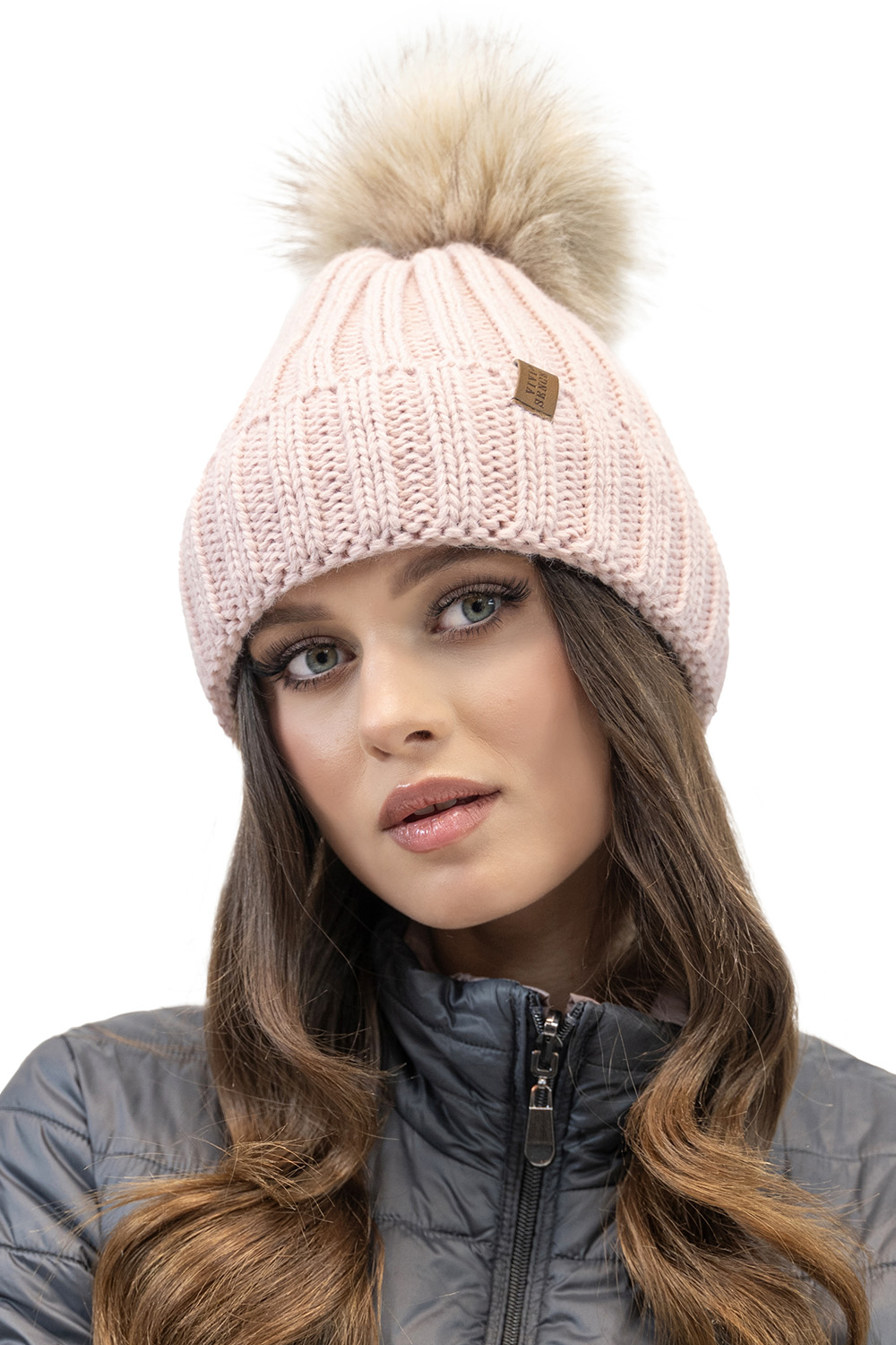 Vivisence Trendiges Damen-Set Mütze Mit Kunstpelz-Bommel Und Loop-Schal Aus Warmem Garn Antistatisches Fleece-Innenfutte, Perfekte Passform Mit Logo Aus Öko-Leder Ideal Für Kalte Wintertage, Pink